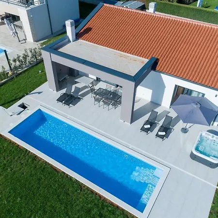 Villa Francis - Pool And Whirlpool *