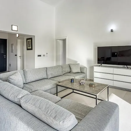Francis - Pool And Whirlpool Villa *