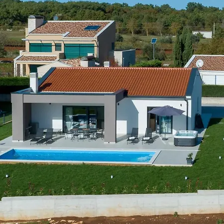 Francis - Pool And Whirlpool Villa