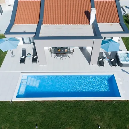 Francis - Pool And Whirlpool *