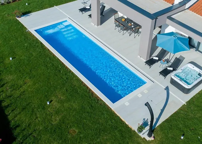 Francis - Pool And Whirlpool *