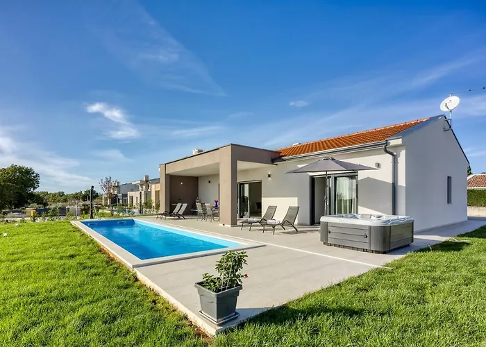 Villa Francis - Pool And Whirlpool *