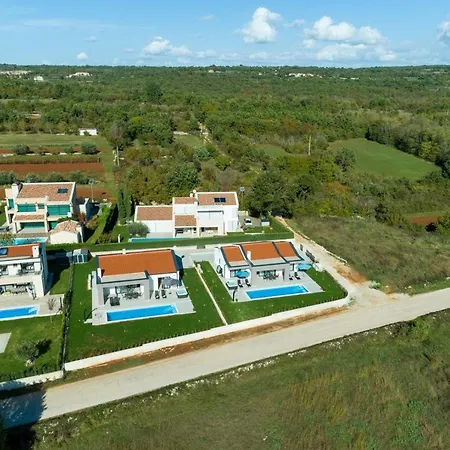 Francis - Pool And Whirlpool Vošteni
